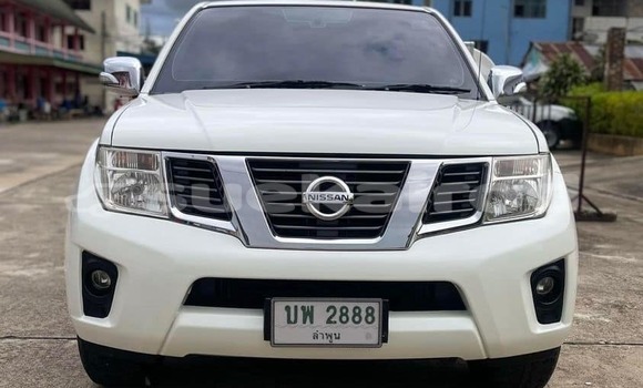 Buy Used Nissan Navara White Car in Bangkok in Bangkok