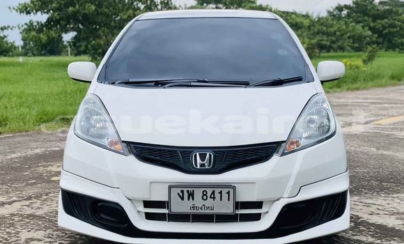ซื้อ รถมือสอง Honda Jazz ขาว รถยนต์ ใน %{เมือง} ใน กรุงเทพมหานคร