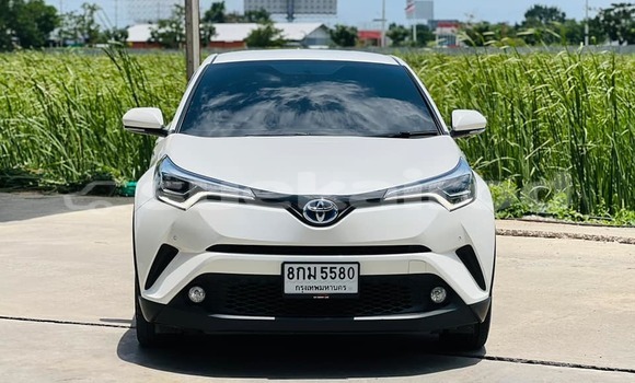 Buy Used Toyota C-HR White Car in Bangkok in Bangkok