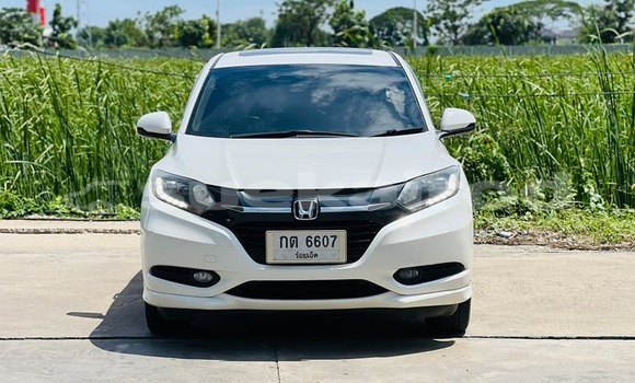 Buy Used Honda HR-V White Car in Bangkok in Bangkok