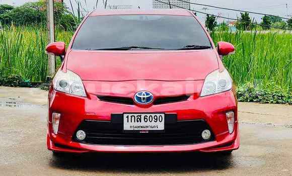 ซื้อ รถมือสอง Toyota Prius สีแดง รถยนต์ ใน %{เมือง} ใน กรุงเทพมหานคร