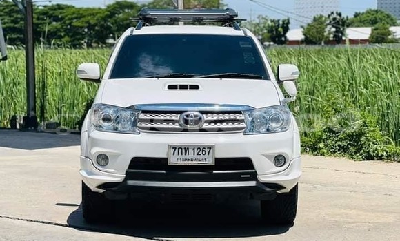 ซื้อ รถมือสอง Toyota Fortuner ขาว รถยนต์ ใน %{เมือง} ใน กรุงเทพมหานคร