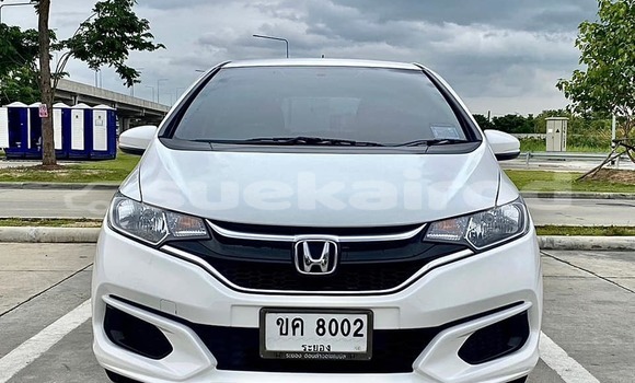 ซื้อ รถมือสอง Honda Jazz ขาว รถยนต์ ใน %{เมือง} ใน กรุงเทพมหานคร
