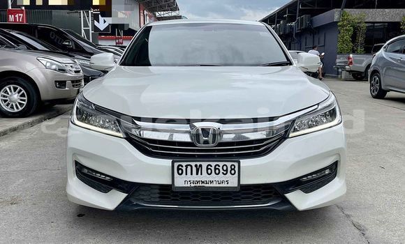 ซื้อ รถมือสอง Honda Accord ขาว รถยนต์ ใน %{เมือง} ใน กรุงเทพมหานคร