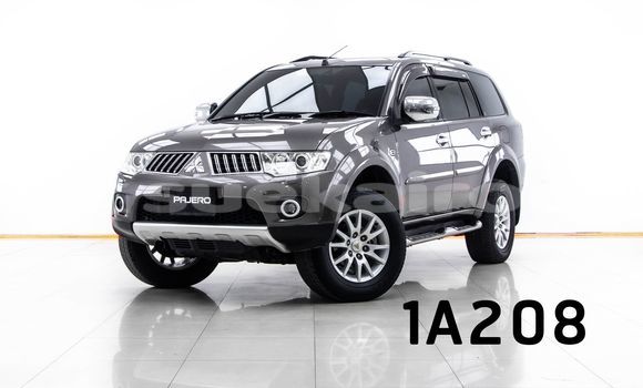 Buy Used Mitsubishi Pajero Brown Car in Bangkok in Bangkok Buy Used Mitsubishi Pajero Brown Car in Bangkok in Bangkok