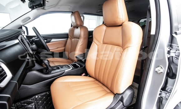 Buy Used Isuzu MU-X Silver Car in Bangkok in Bangkok Buy Used Isuzu MU-X Silver Car in Bangkok in Bangkok