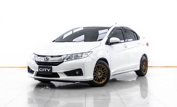 ซื้อ รถมือสอง Honda City ขาว รถยนต์ ใน %{เมือง} ใน กรุงเทพมหานคร