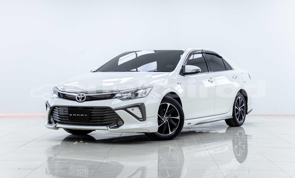 ซื้อ รถมือสอง Toyota Camry ขาว รถยนต์ ใน %{เมือง} ใน สมุทรสาคร