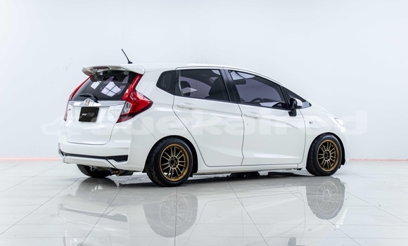 Buy Used Honda Jazz White Car in Samut Sakhon in Samut Sakhon Buy Used Honda Jazz White Car in Samut Sakhon in Samut Sakhon