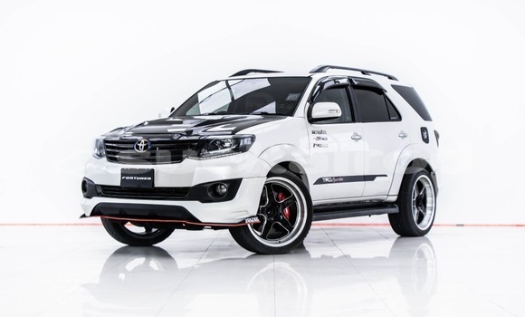 ซื้อ รถมือสอง Toyota Fortuner ขาว รถยนต์ ใน %{เมือง} ใน กรุงเทพมหานคร