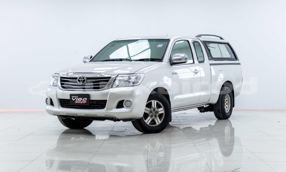 Buy Used Toyota Hilux White Car in Samut Sakhon in Samut Sakhon