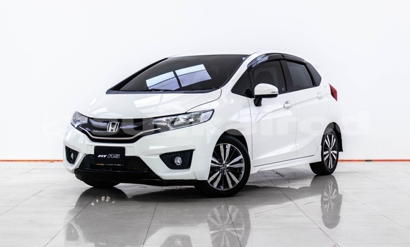 ซื้อ รถมือสอง Honda Jazz ขาว รถยนต์ ใน %{เมือง} ใน กรุงเทพมหานคร