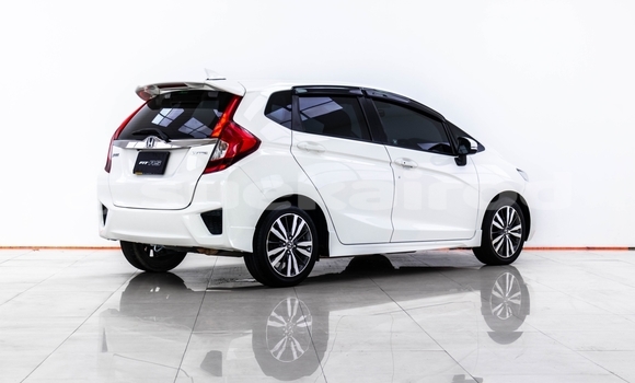 Buy Used Honda Jazz White Car in Bangkok in Bangkok Buy Used Honda Jazz White Car in Bangkok in Bangkok