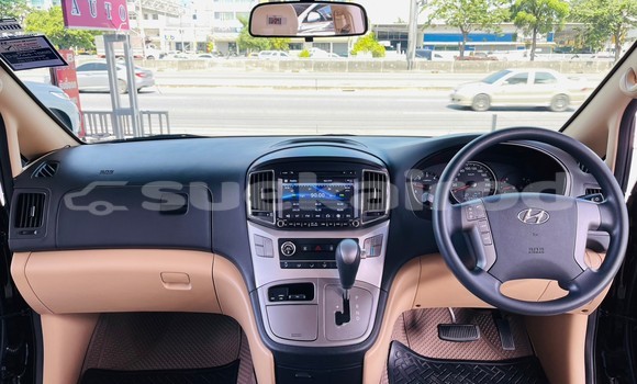 Buy Used Hyundai H1 Brown Car in Bangkok in Bangkok Buy Used Hyundai H1 Brown Car in Bangkok in Bangkok