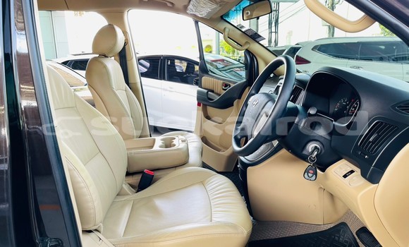 Buy Used Hyundai H1 Brown Car in Bangkok in Bangkok Buy Used Hyundai H1 Brown Car in Bangkok in Bangkok