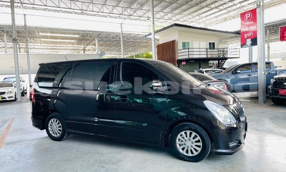 Buy Used Hyundai H1 Brown Car in Bangkok in Bangkok Buy Used Hyundai H1 Brown Car in Bangkok in Bangkok