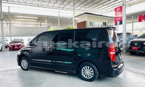 Buy Used Hyundai H1 Brown Car in Bangkok in Bangkok Buy Used Hyundai H1 Brown Car in Bangkok in Bangkok