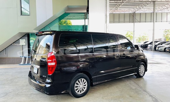 Buy Used Hyundai H1 Brown Car in Bangkok in Bangkok Buy Used Hyundai H1 Brown Car in Bangkok in Bangkok