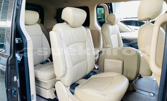 Buy Used Hyundai H1 Brown Car in Bangkok in Bangkok Buy Used Hyundai H1 Brown Car in Bangkok in Bangkok