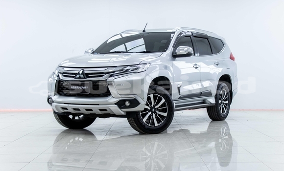 ซื้อ รถมือสอง Mitsubishi Pajero ขาว รถยนต์ ใน %{เมือง} ใน สมุทรสาคร