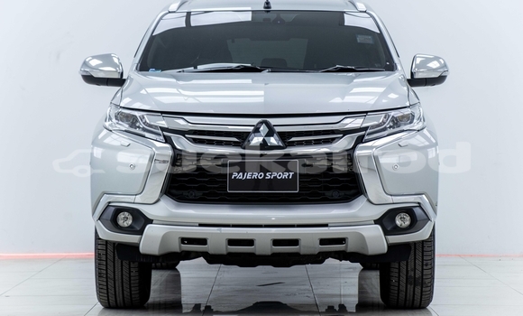 Buy Used Mitsubishi Pajero White Car in Samut Sakhon in Samut Sakhon Buy Used Mitsubishi Pajero White Car in Samut Sakhon in Samut Sakhon