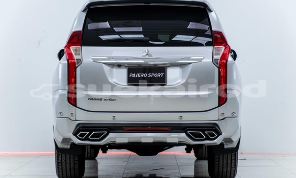 Buy Used Mitsubishi Pajero White Car in Samut Sakhon in Samut Sakhon Buy Used Mitsubishi Pajero White Car in Samut Sakhon in Samut Sakhon