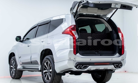 Buy Used Mitsubishi Pajero White Car in Samut Sakhon in Samut Sakhon Buy Used Mitsubishi Pajero White Car in Samut Sakhon in Samut Sakhon