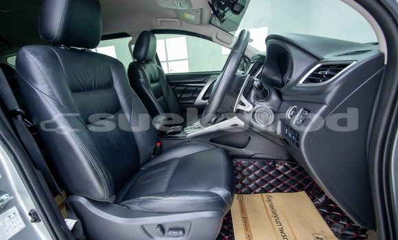 Buy Used Mitsubishi Pajero White Car in Samut Sakhon in Samut Sakhon Buy Used Mitsubishi Pajero White Car in Samut Sakhon in Samut Sakhon