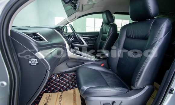 Buy Used Mitsubishi Pajero White Car in Samut Sakhon in Samut Sakhon Buy Used Mitsubishi Pajero White Car in Samut Sakhon in Samut Sakhon