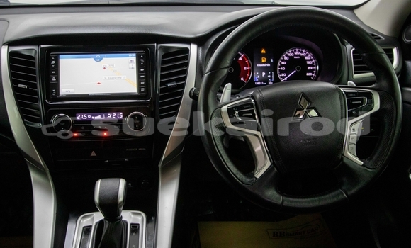 Buy Used Mitsubishi Pajero White Car in Samut Sakhon in Samut Sakhon Buy Used Mitsubishi Pajero White Car in Samut Sakhon in Samut Sakhon