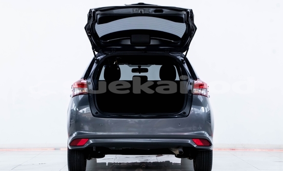 ซื้อ รถมือสอง Toyota Yaris สีดำ รถยนต์ ใน %{เมือง} ใน นนทบุรี ซื้อ รถมือสอง Toyota Yaris สีดำ รถยนต์ ใน %{เมือง} ใน นนทบุรี