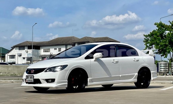 ซื้อ รถมือสอง Honda Civic ขาว รถยนต์ ใน %{เมือง} ใน กรุงเทพมหานคร