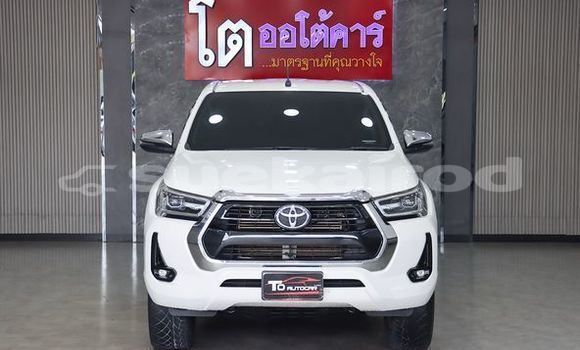 Buy Used Toyota Hiluxe Revo White Car in Bangkok in Bangkok