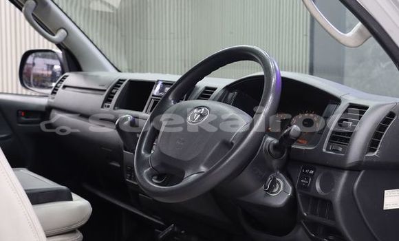 Buy Used Toyota Commuter Silver Car in Bangkok in Bangkok Buy Used Toyota Commuter Silver Car in Bangkok in Bangkok