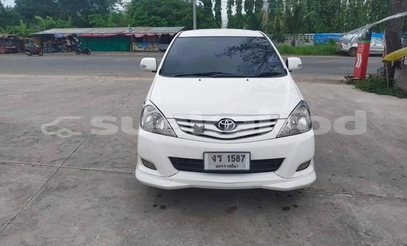 ซื้อ รถมือสอง Toyota Innova ขาว รถยนต์ ใน %{เมือง} ใน กรุงเทพมหานคร