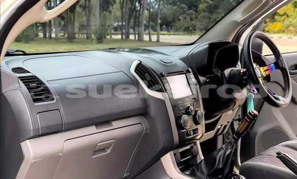 Buy Used Chevrolet Colorado White Car in Bangkok in Bangkok Buy Used Chevrolet Colorado White Car in Bangkok in Bangkok