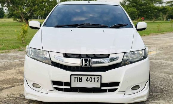 ซื้อ รถมือสอง Honda City ขาว รถยนต์ ใน %{เมือง} ใน กรุงเทพมหานคร