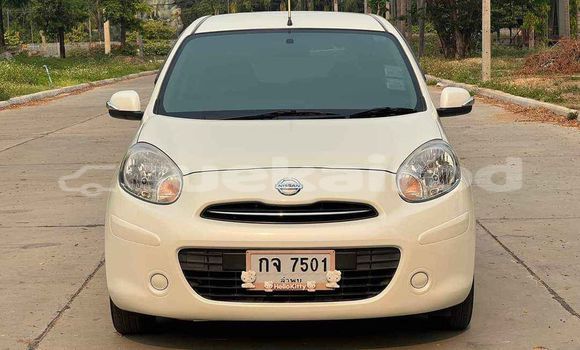 ซื้อ รถมือสอง Nissan March ขาว รถยนต์ ใน %{เมือง} ใน กรุงเทพมหานคร