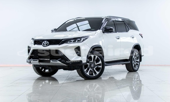 Buy Used Toyota Fortuner White Car in Bangkok in Bangkok
