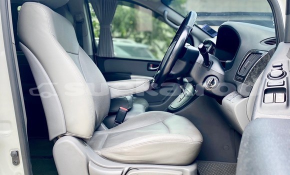 Buy Used Hyundai H1 White Car in Bangkok in Bangkok Buy Used Hyundai H1 White Car in Bangkok in Bangkok