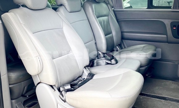 Buy Used Hyundai H1 White Car in Bangkok in Bangkok Buy Used Hyundai H1 White Car in Bangkok in Bangkok