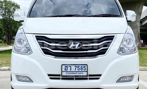 Buy Used Hyundai H1 White Car in Bangkok in Bangkok Buy Used Hyundai H1 White Car in Bangkok in Bangkok