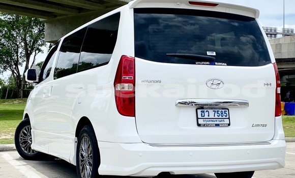 Buy Used Hyundai H1 White Car in Bangkok in Bangkok Buy Used Hyundai H1 White Car in Bangkok in Bangkok