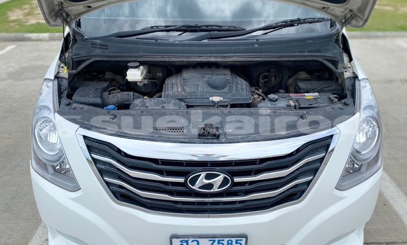 Buy Used Hyundai H1 White Car in Bangkok in Bangkok Buy Used Hyundai H1 White Car in Bangkok in Bangkok