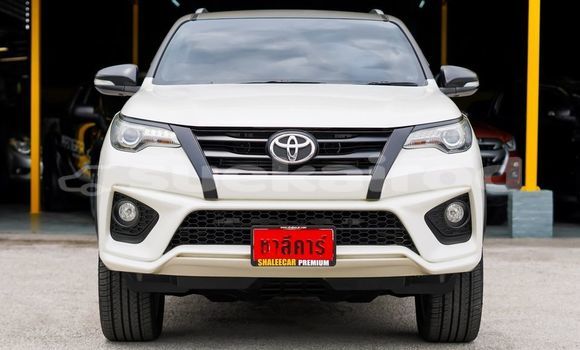 ซื้อ รถมือสอง Toyota Fortuner ขาว รถยนต์ ใน %{เมือง} ใน กรุงเทพมหานคร