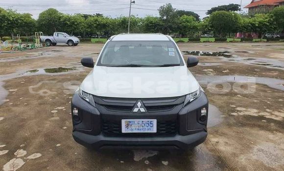 Buy Used Mitsubishi Triton White Car in Bangkok in Bangkok