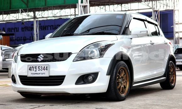 ซื้อ รถมือสอง Suzuki Swift ขาว รถยนต์ ใน %{เมือง} ใน กรุงเทพมหานคร