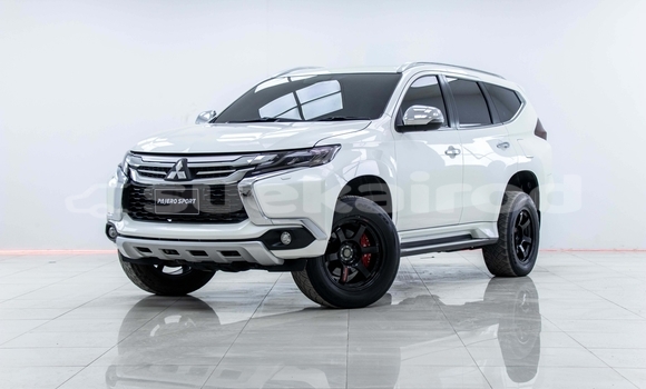 Buy Used Mitsubishi Pajero White Car in Samut Sakhon in Samut Sakhon