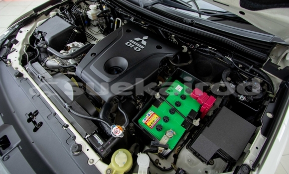 Buy Used Mitsubishi Pajero White Car in Samut Sakhon in Samut Sakhon Buy Used Mitsubishi Pajero White Car in Samut Sakhon in Samut Sakhon