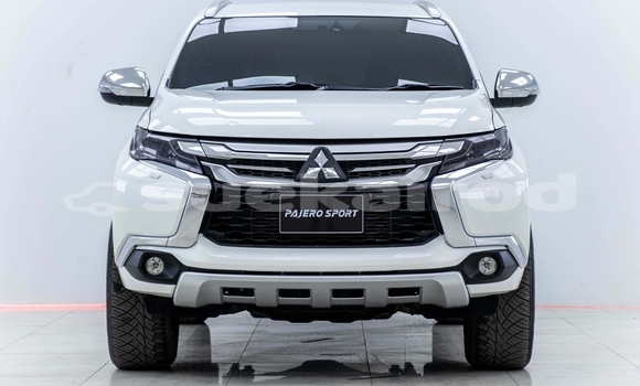 Buy Used Mitsubishi Pajero White Car in Samut Sakhon in Samut Sakhon Buy Used Mitsubishi Pajero White Car in Samut Sakhon in Samut Sakhon